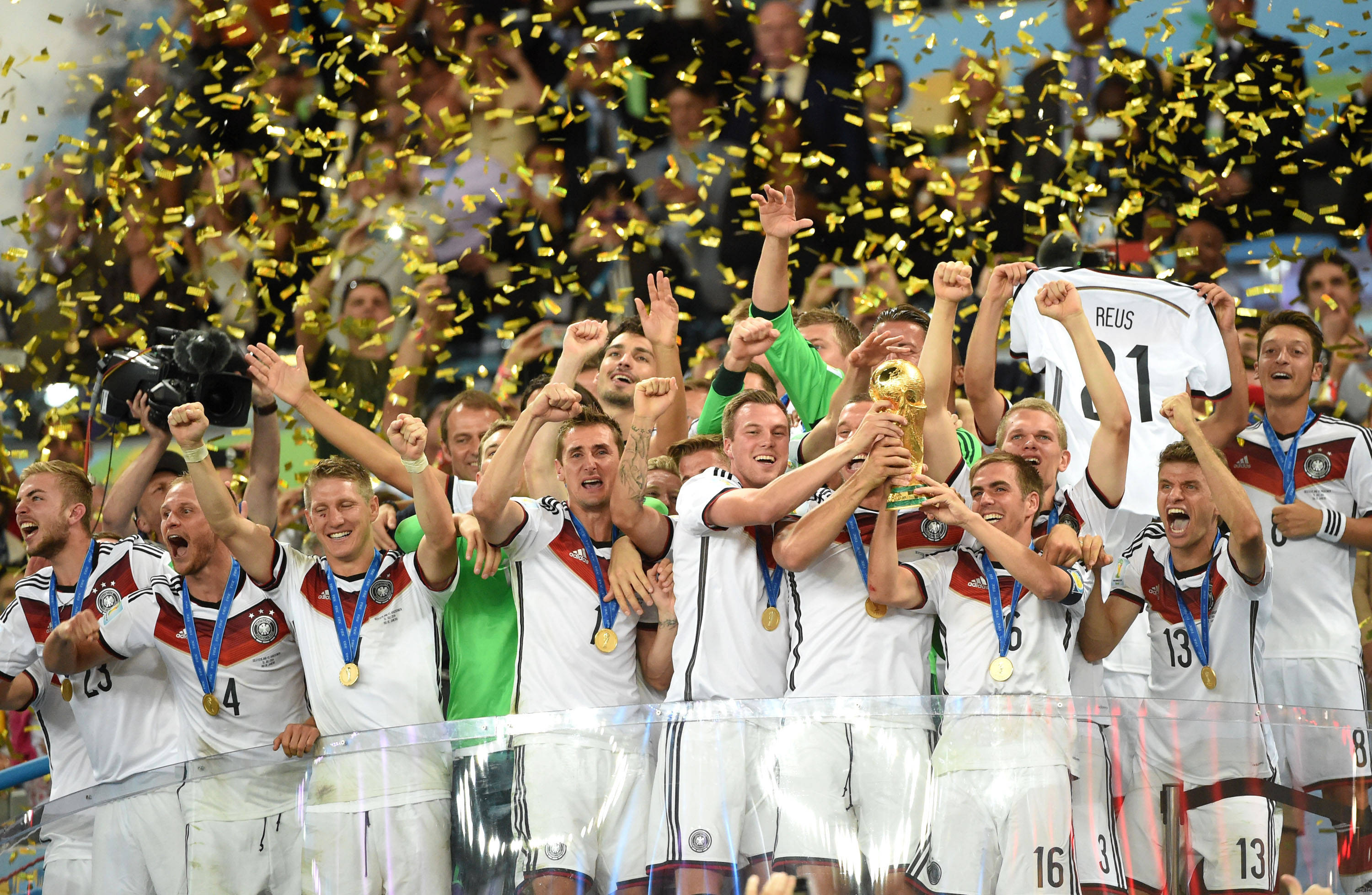 足球赛事战报_前瞻直播_球员表现分析 - 腾盛体育网